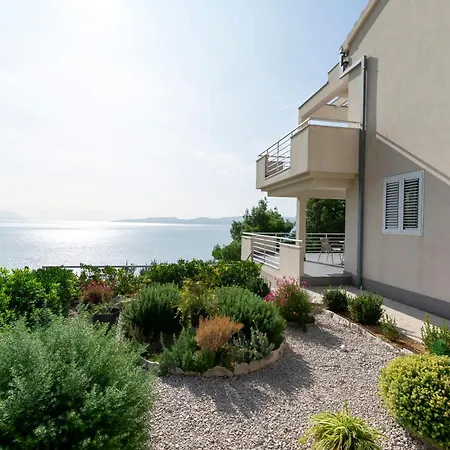 Olive Sea View Apartmán *