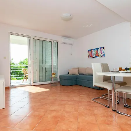Olive Sea View Apartmán *